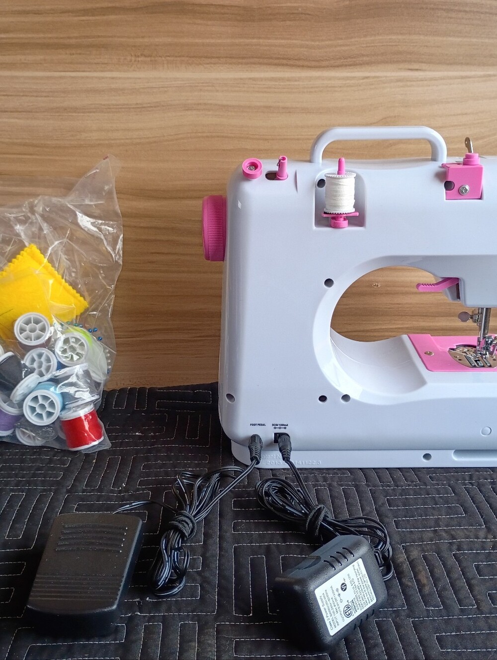 FHSM-505 Portable Mini Sewing Machine - Picture 11 of 16